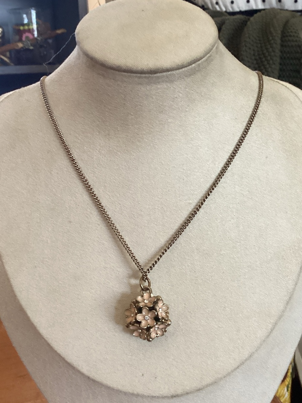 Pandora Cream and Gold Floral Cluster Pendant Necklace